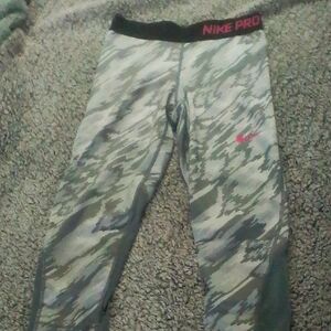 Nike Pro Girls' Camo Performance Leggings - Gray & Green with Pink Logo